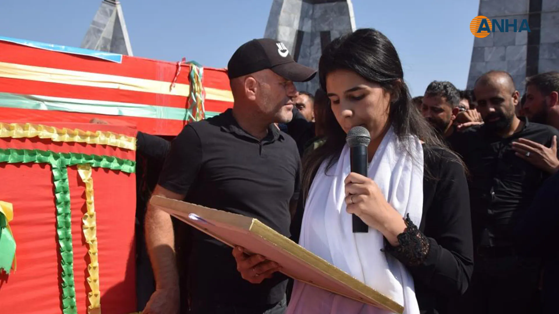بمراسم مهيبة.. تشييع جثماني شهيدين من قوى الأمن الداخلي في كوباني