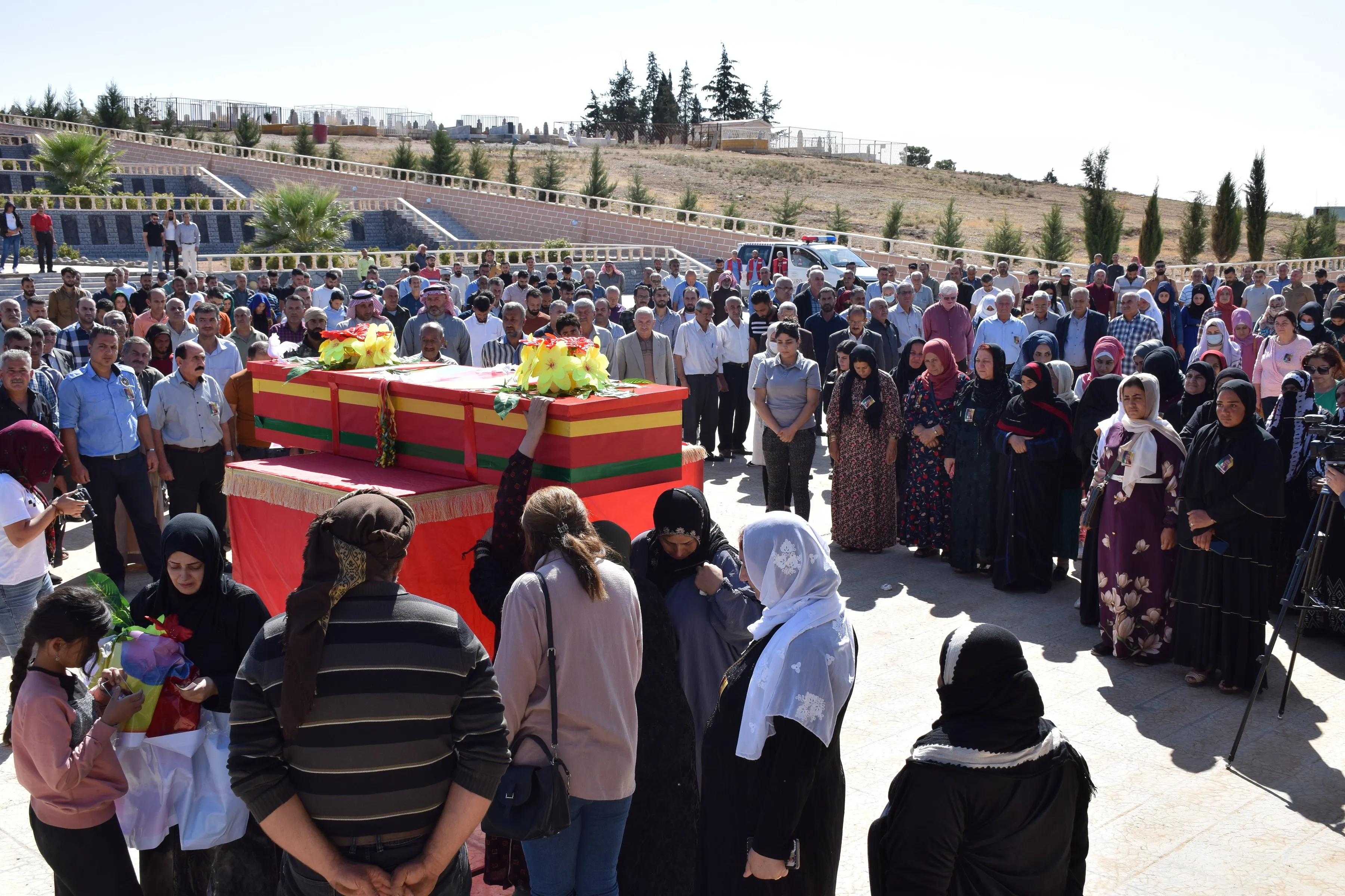 جثمان المواطن محمد العليوي يوارى الثرى في تربه سبيه
