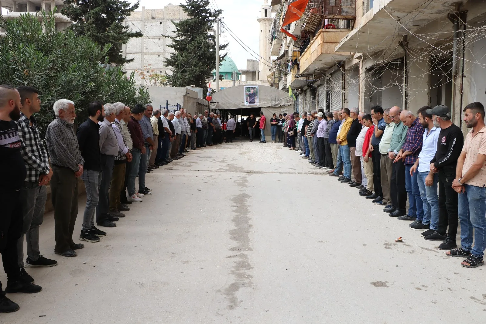تقديم واجب العزاء في حلب لذوي شهيد القصف التركي