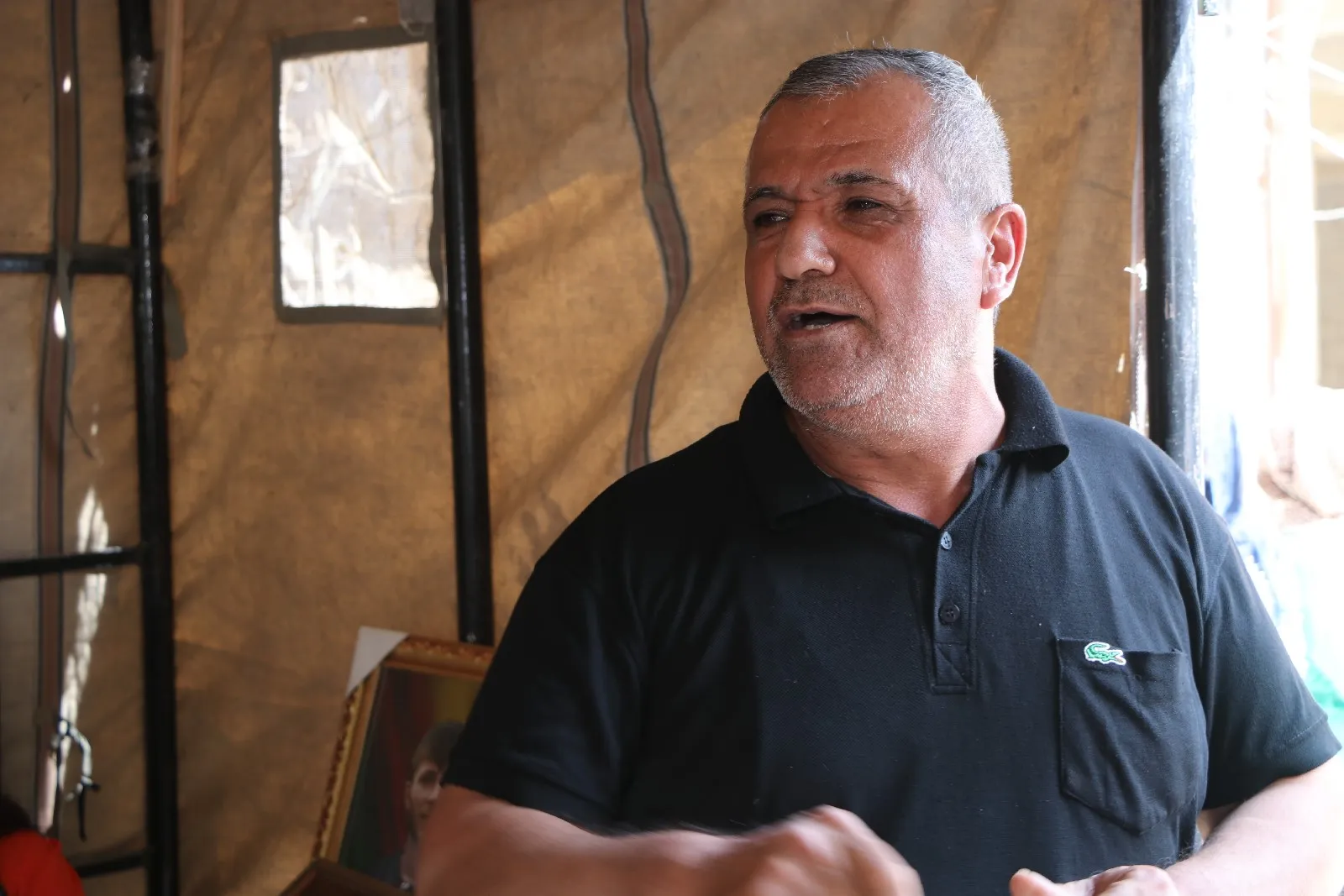 تقديم واجب العزاء في حلب لذوي شهيد القصف التركي