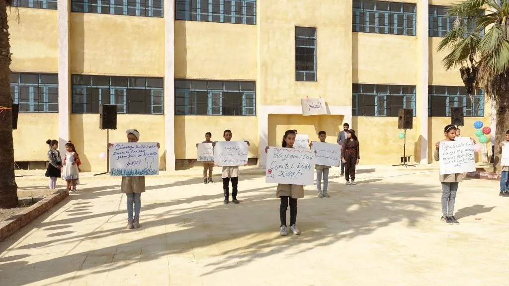 مدرسة الرشيد الثانوية تفتح أبوابها أمام طلبة الرقة