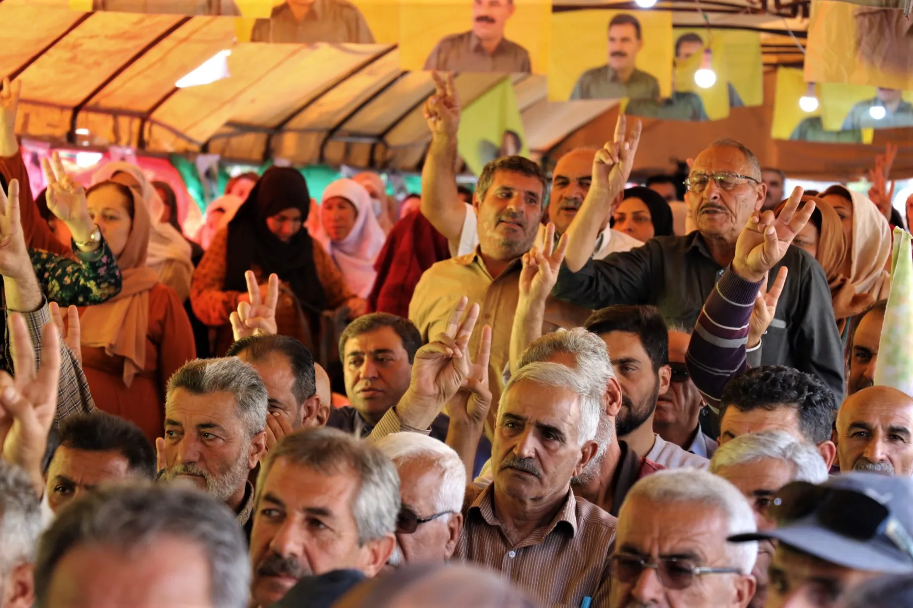 ​​​​​​​مقاطعة قامشلو تعتصم تضامناً مع حرية القائد عبد الله أوجلان الجسدية