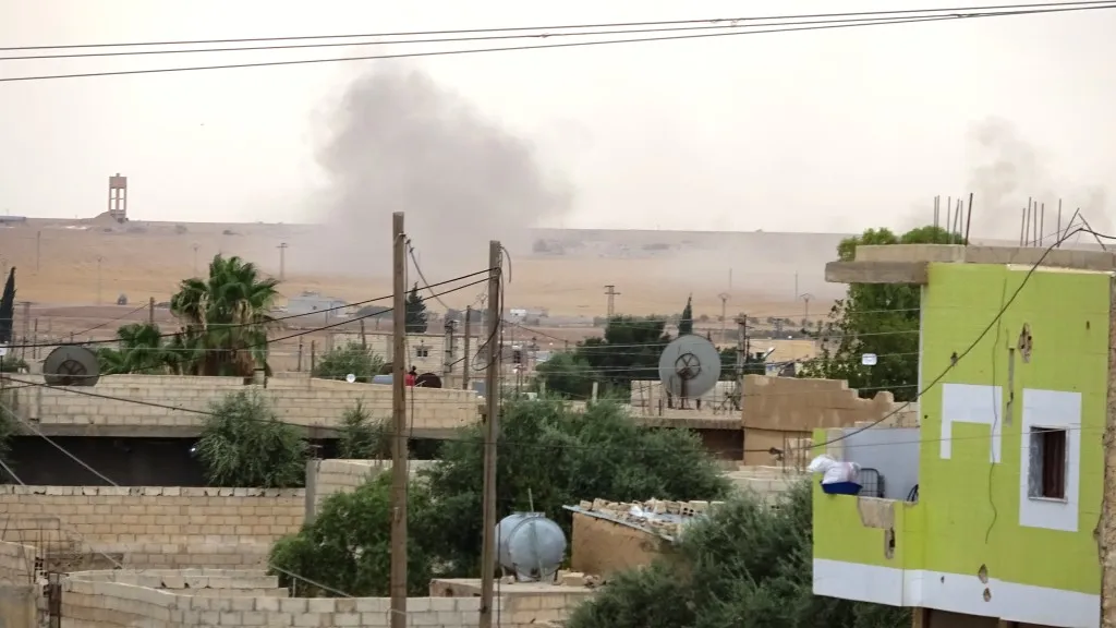 الاحتلال يقصف قريتين غرب عين عيسى