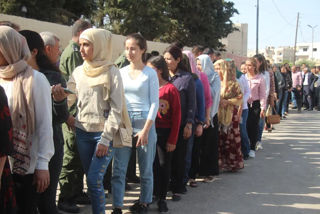 قدّم أهالي إقليم الفرات واجب العزاء لذوي الشهيدين علي عثمان وأورهان محو