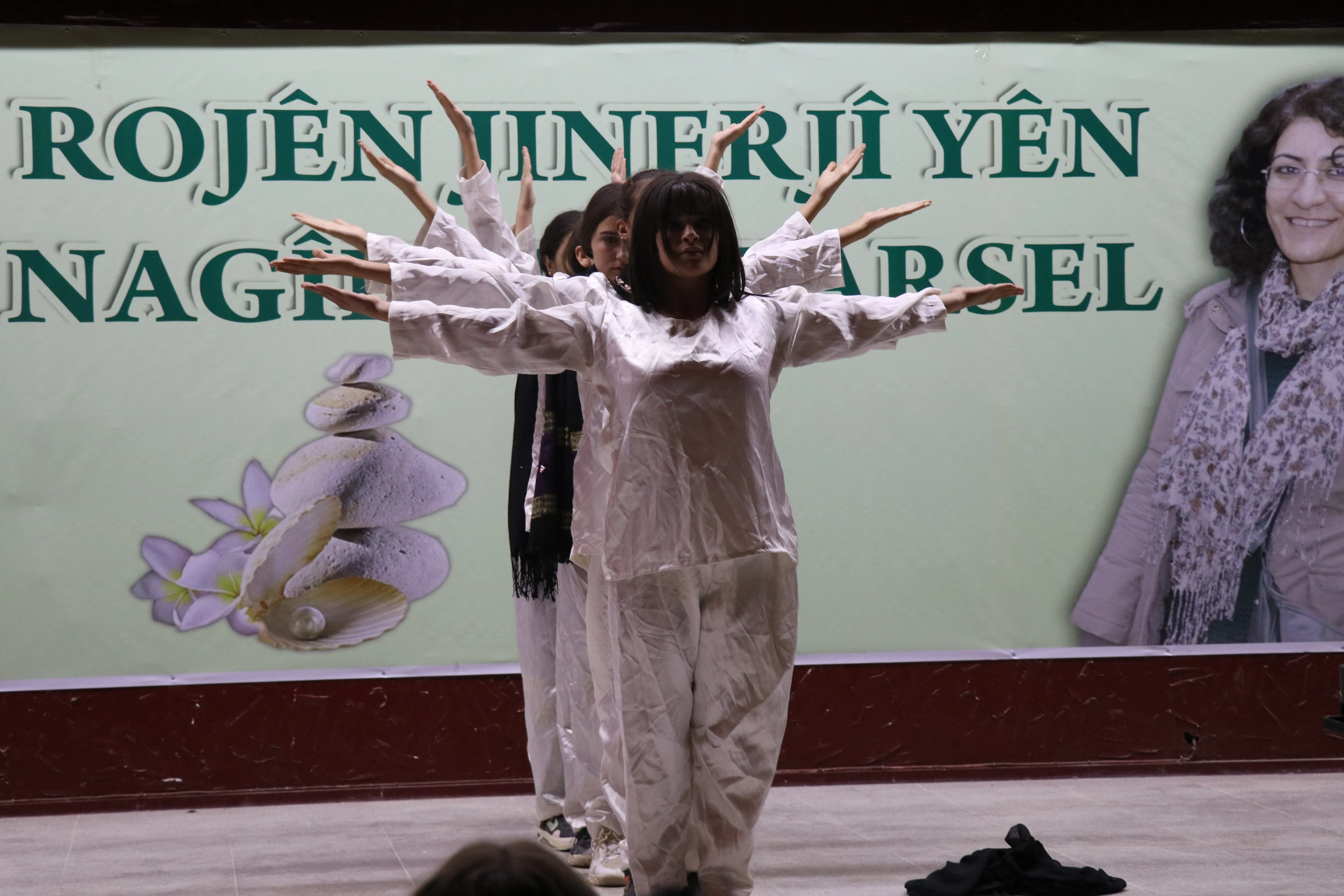 ​​​​​​​استذكار الشهيدة ناكهان آكارسال خلال فعاليات "Rojên Jînerjî" في قامشلو