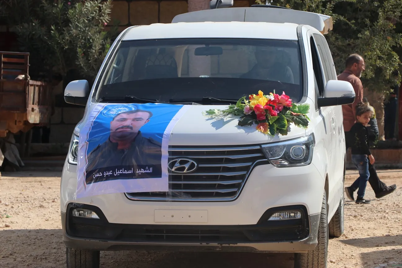 ​​​​​​​بمراسم مهيبة أهالي عفرين والشهباء يودعون الشهيدين جميل وإسماعيل