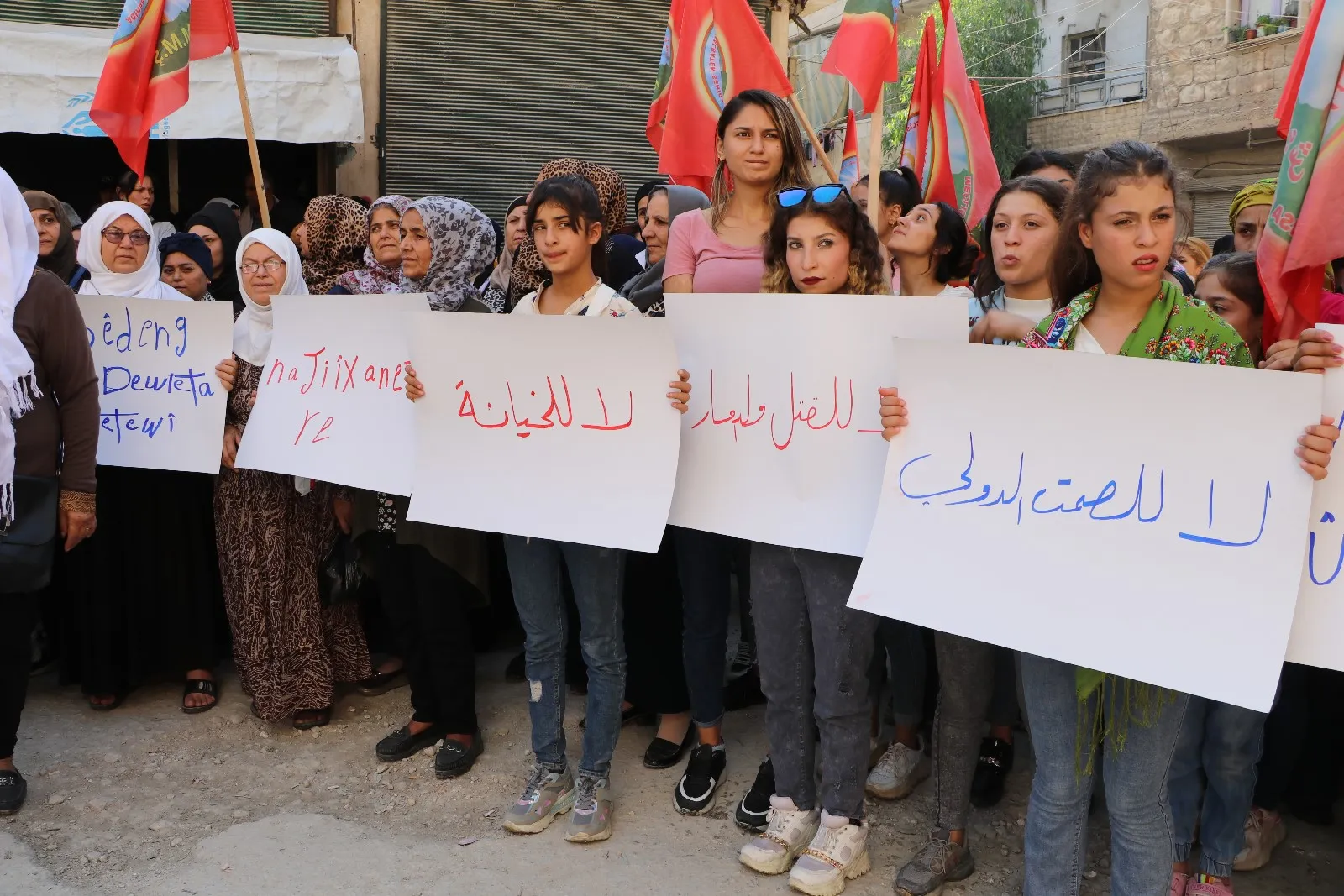 ​​​​​​​حناجر مئات المتظاهرين في حلب تصدح تنديداً بهجمات الاحتلال التركي