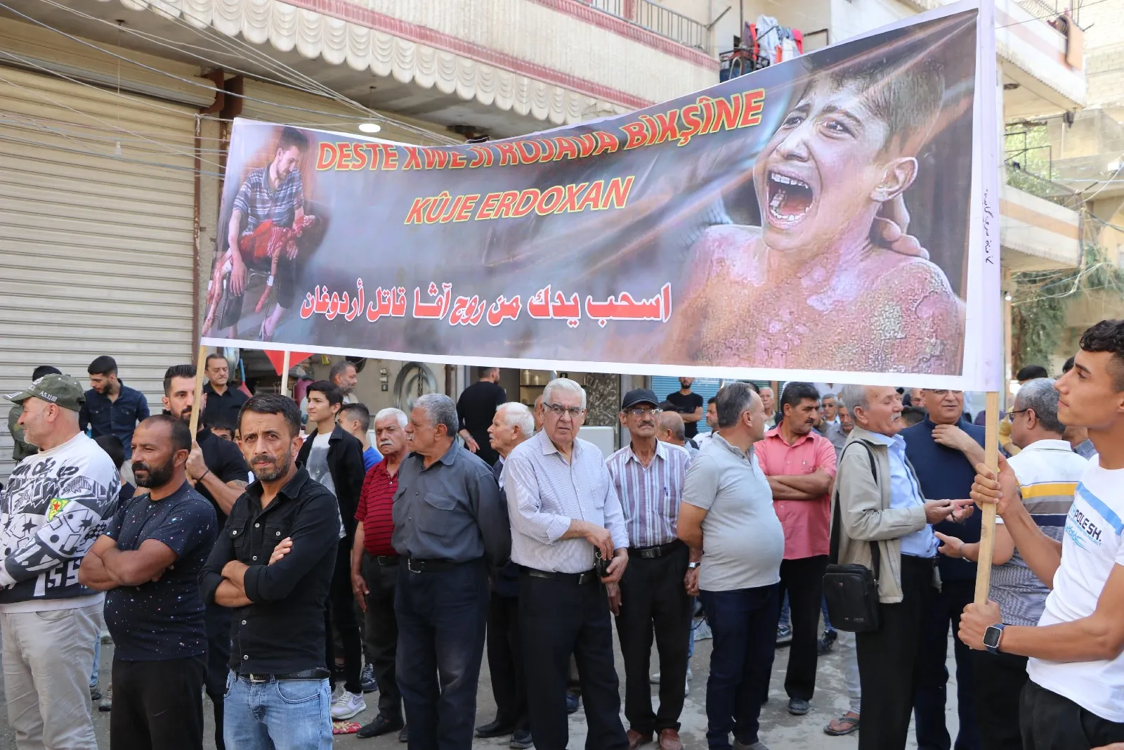 ​​​​​​​حناجر مئات المتظاهرين في حلب تصدح تنديداً بهجمات الاحتلال التركي