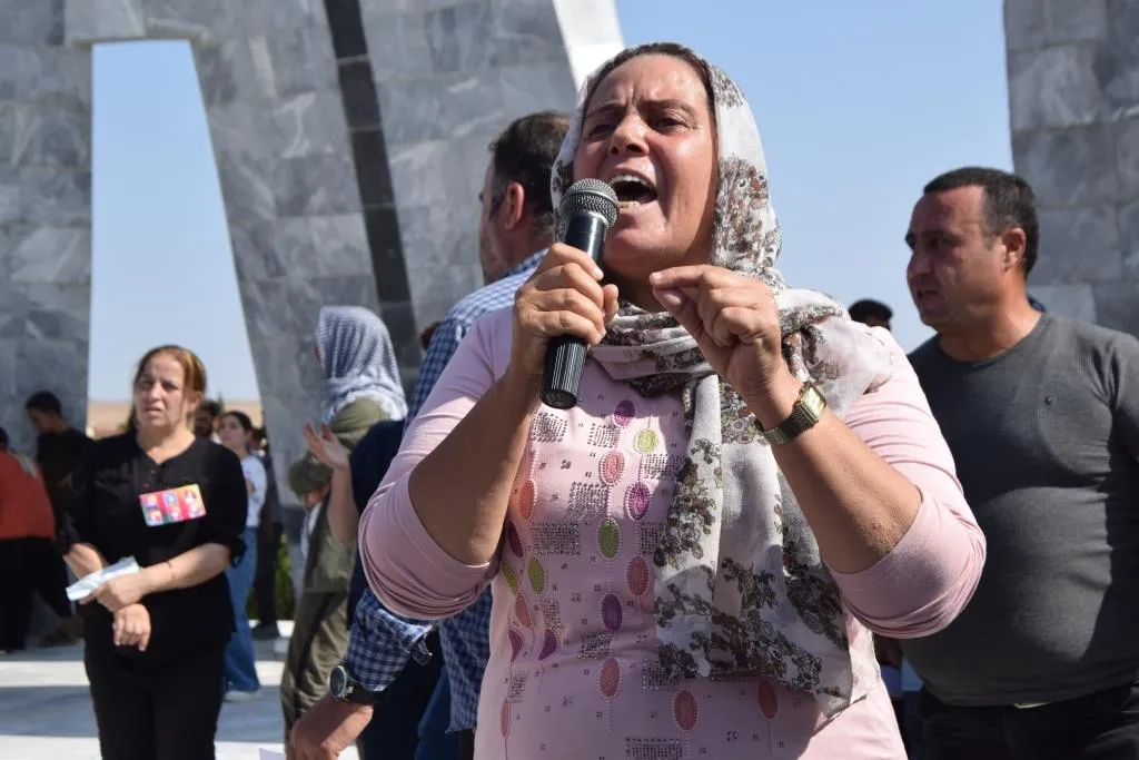 أهالي إقليم الفرات يشيّعون جثامين 6 شهداء إلى مثواهم الأخير