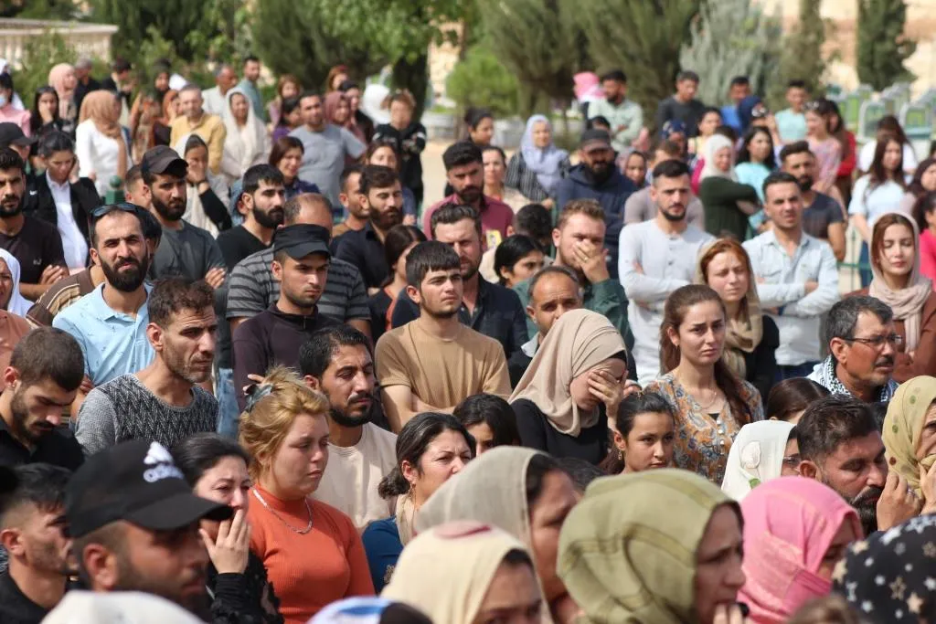 ​​​​​​​أهالي إقليم الفرات يشيّعون جثمان الشهيد باكوك كوباني