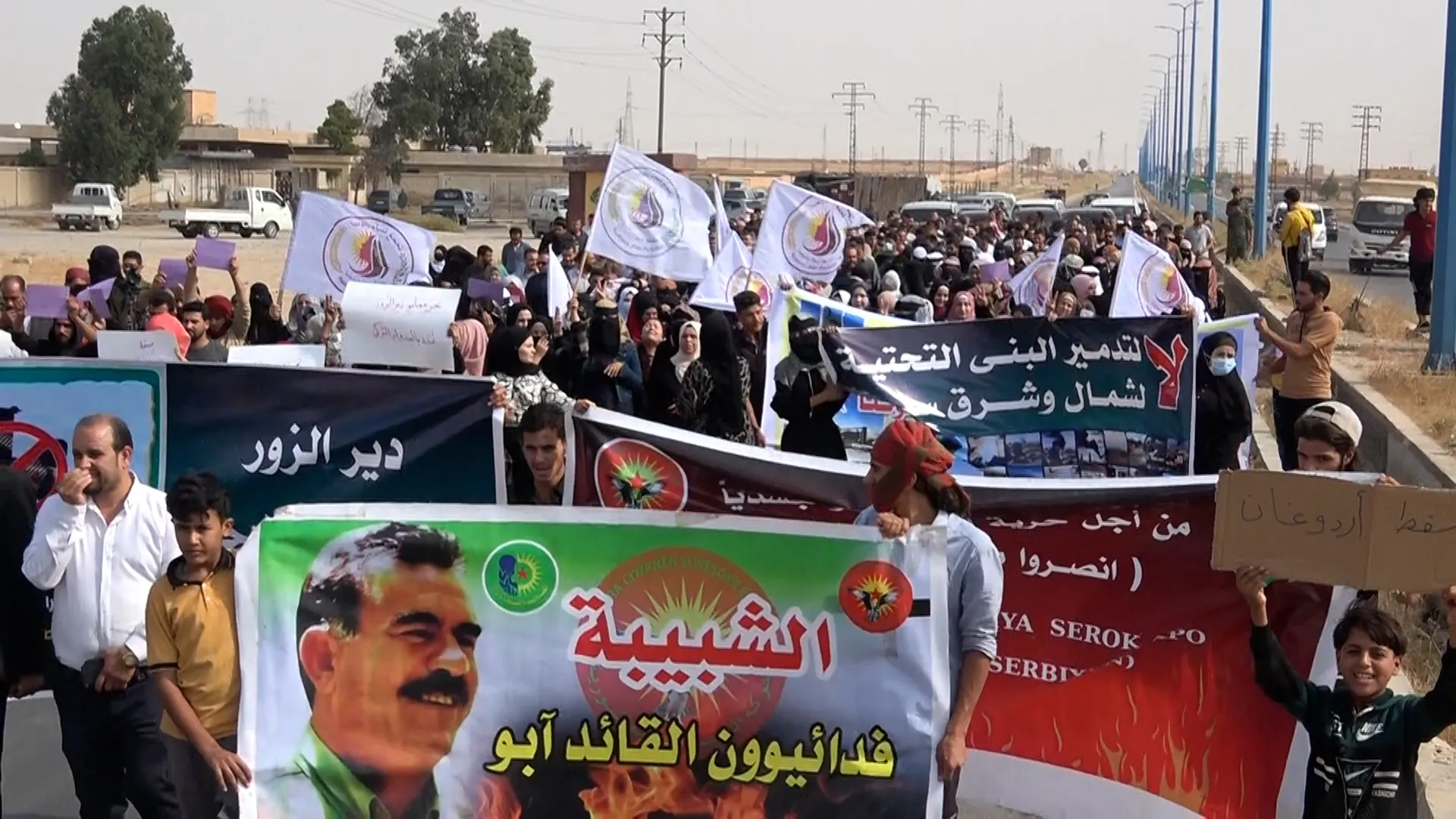 أهالي دير الزور يؤكدون وقوفهم ثابتين حتى تحقيق الحرية الجسدية للقائد وتحرير المناطق المحتلة