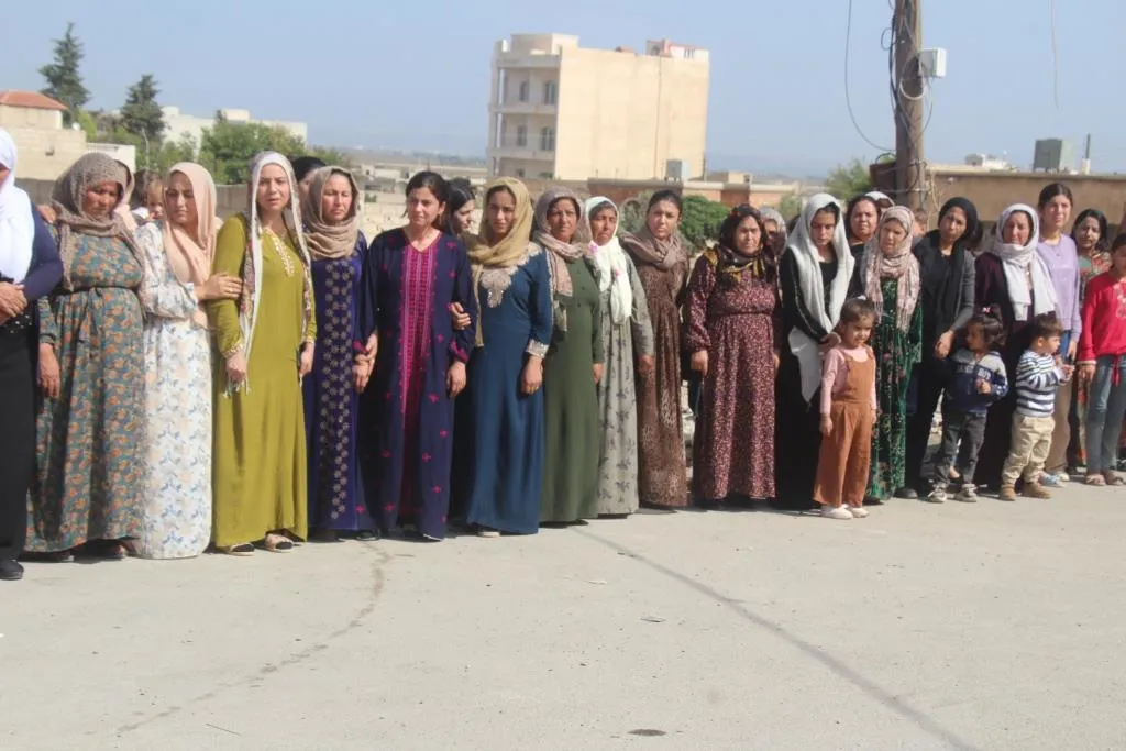 ​​​​​​​أهالي كوباني يؤدون واجب العزاء لذوي الشهيد باكوك كوباني