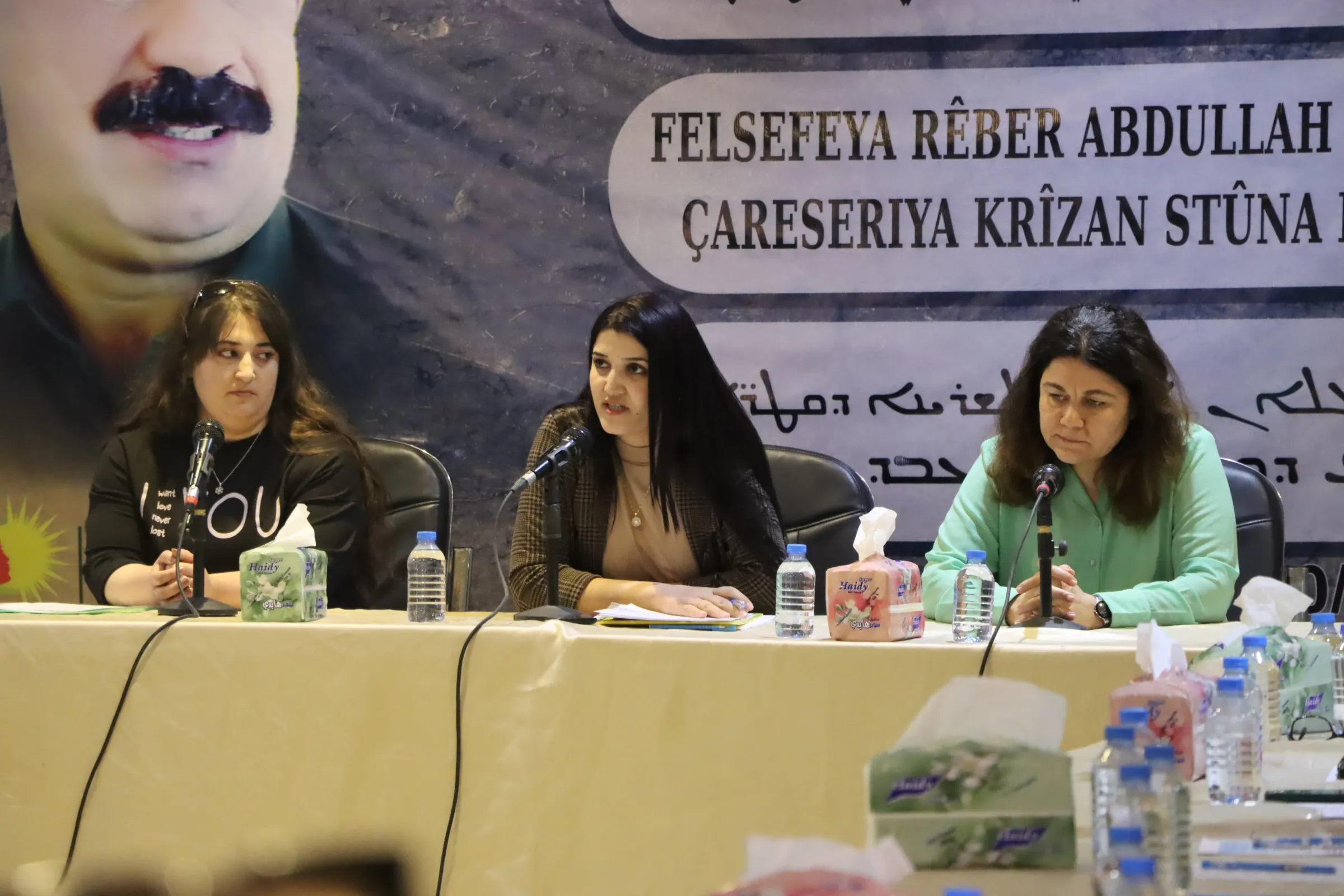 النساء في شمال وشرق سوريا يشدن بالدور الجذري لفلسفة القائد في إيجاد الحل للأزمات