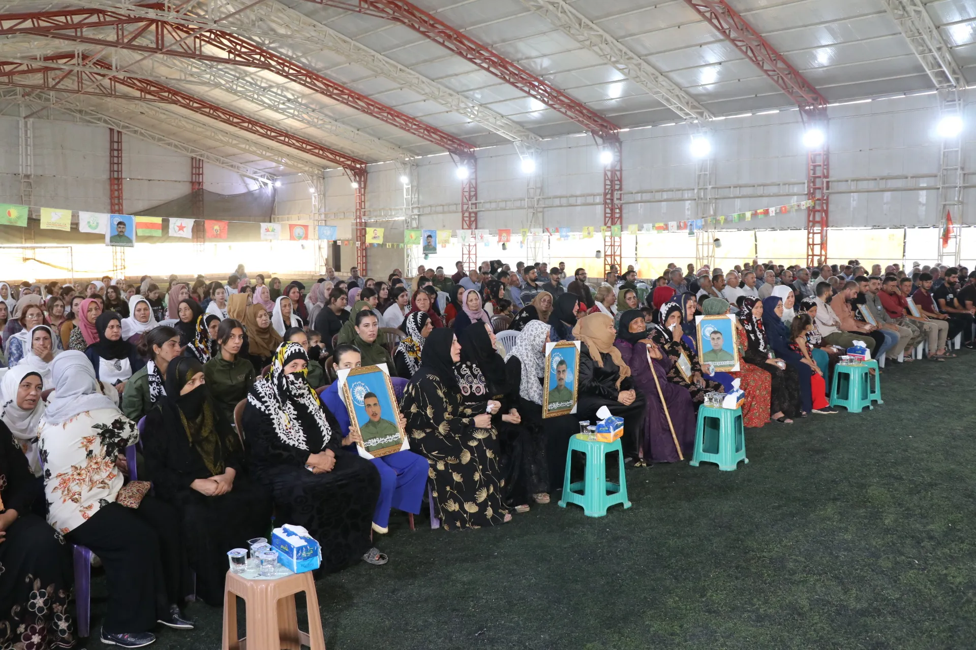 خلال مراسم عزاء 4 شهداء "سنكمل مسيرة أبنائنا الشهداء"