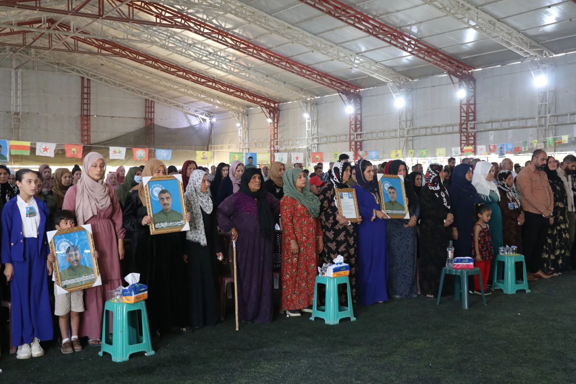 خلال مراسم عزاء 4 شهداء "سنكمل مسيرة أبنائنا الشهداء"