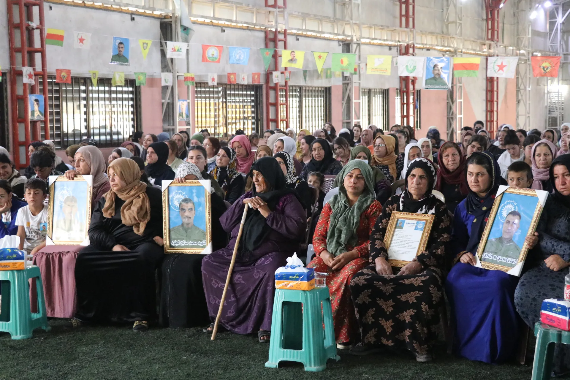 خلال مراسم عزاء 4 شهداء "سنكمل مسيرة أبنائنا الشهداء"
