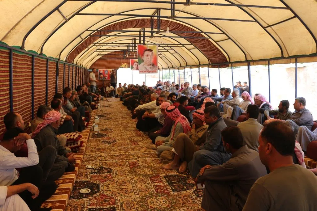 ​​​​​​​أهالي إقليم الفرات يؤدون واجب العزاء لذوي 6 شهداء