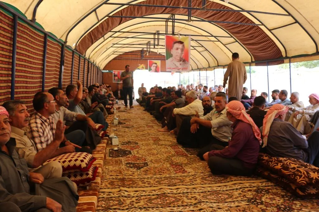 ​​​​​​​أهالي إقليم الفرات يؤدون واجب العزاء لذوي 6 شهداء