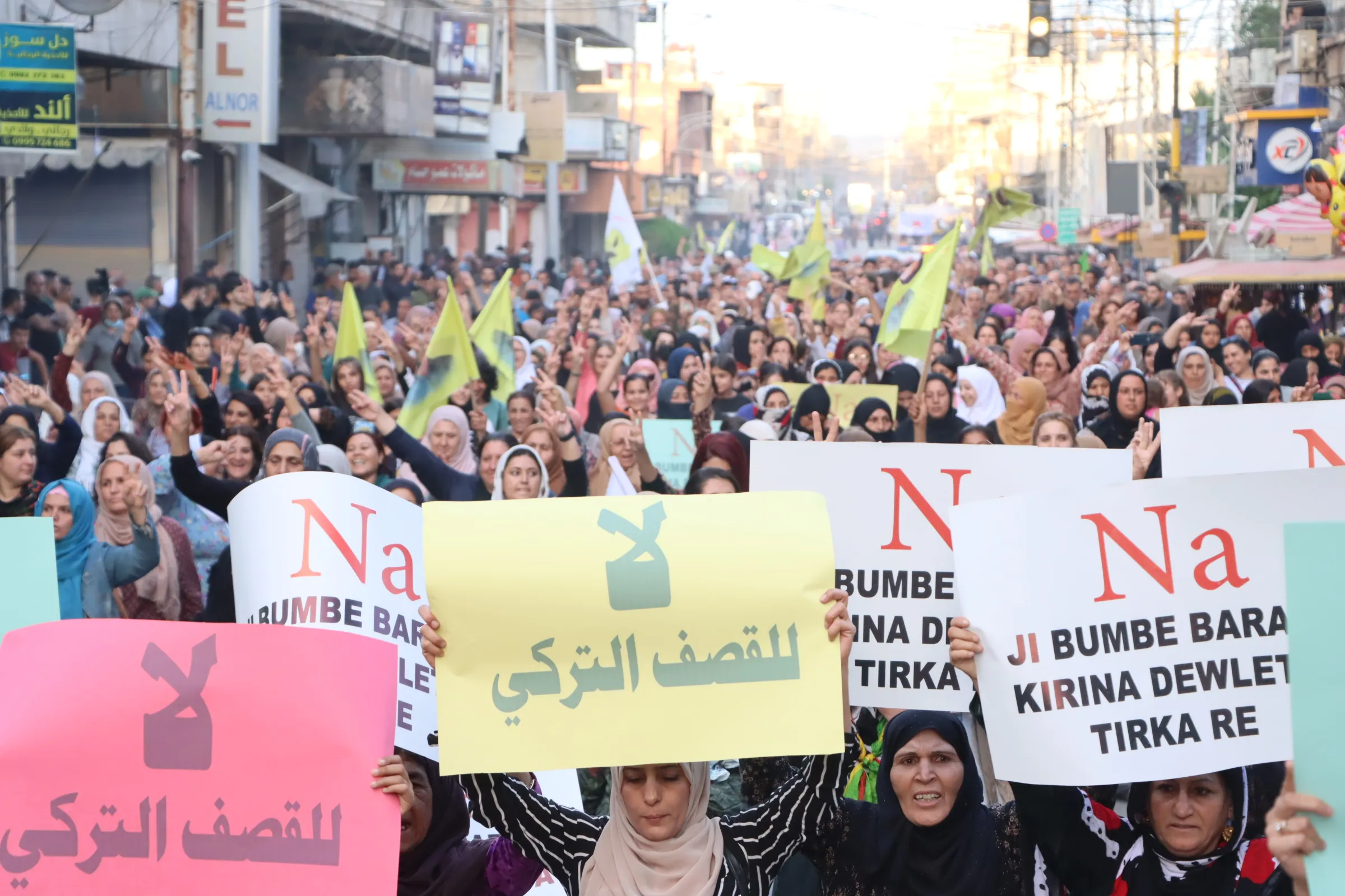 ​​​​​​​قوافل الحشود تنزل إلى الساحات للتنديد بالهجمات التركية