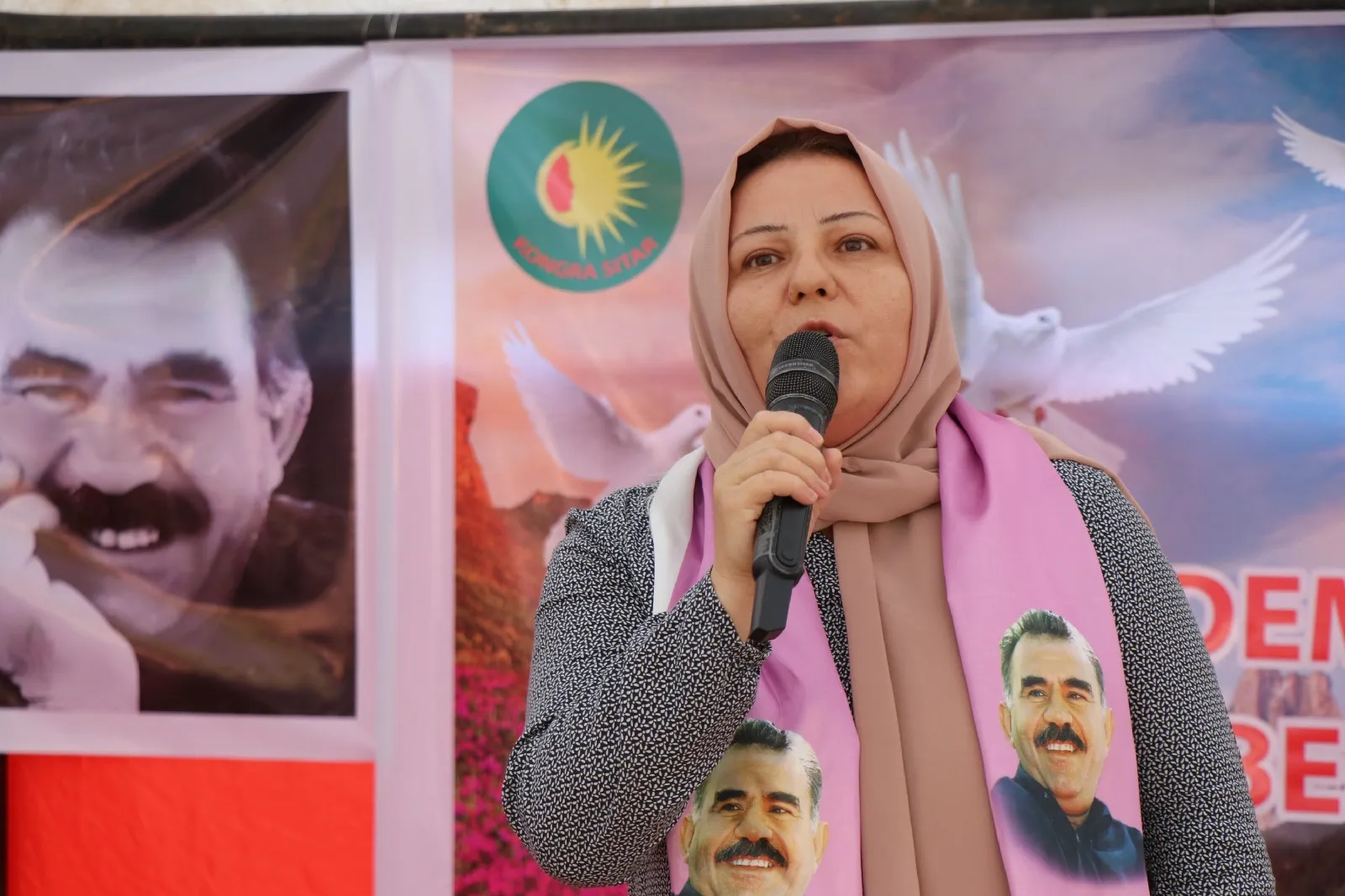 ضمن خيمة كسر العزلة المفروضة على القائد: أفكاره أقوى من أسلحة تركيا المتطورة