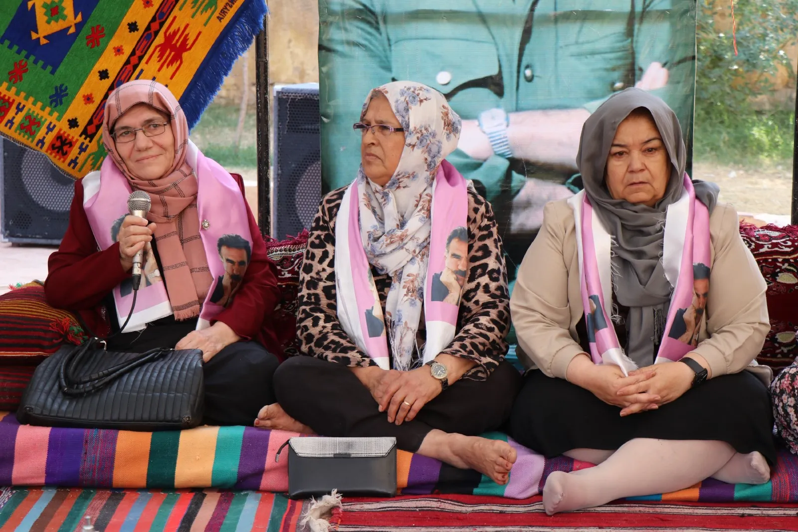 ضمن خيمة كسر العزلة المفروضة على القائد: أفكاره أقوى من أسلحة تركيا المتطورة