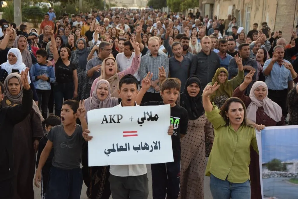 أهالي شمال وشرق سوريا في الساحات تأكيداً على المقاومة في وجه الاحتلال