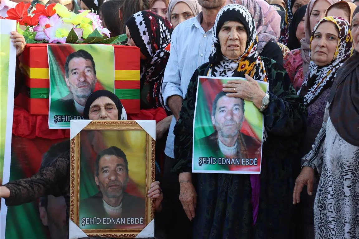 بمراسم مهيبة أهالي مدينة الحسكة يشيعون جثماني الشهيدين عدنان ومجد