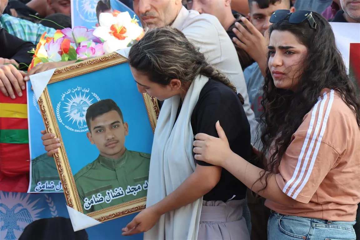 بمراسم مهيبة أهالي مدينة الحسكة يشيعون جثماني الشهيدين عدنان ومجد