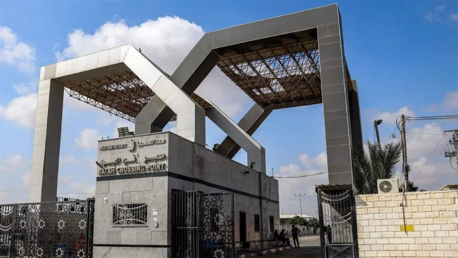 غارة إسرائيلية على معبر رفح الحدودي بين مصر وقطاع غزة