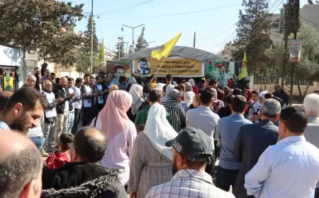 معتصمون "تطبيق فلسفة القائد عبد الله أوجلان سيتوج بحريته الجسدية"