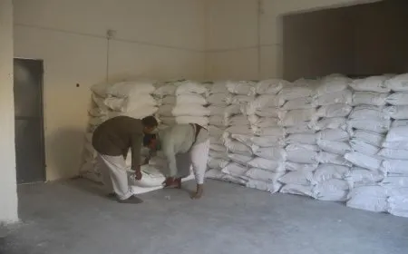 اتحاد الأصناف في دير الزور يستلم 60 طناً من السكر ومواد تموينية أخرى