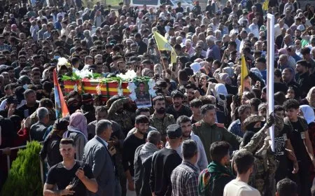 مشيّعون: نحن عشاق الحرية سنناضل لتحقيق أهداف شهدائنا