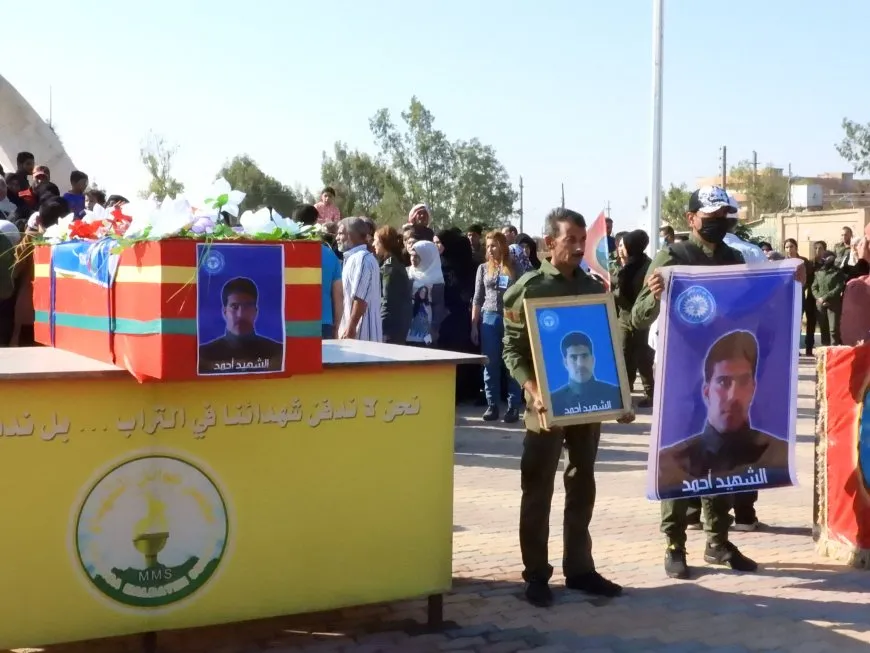 تشييع جثمان الشهيد أحمد الخاروف في الطبقة