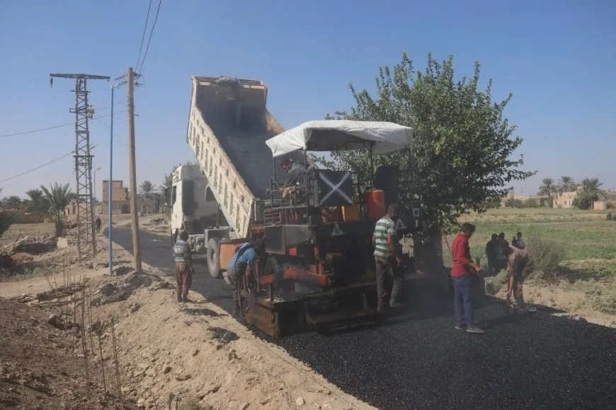 تزفيت شارع البلدية في بلدة الباغوز بريف دير الزور الشرقي