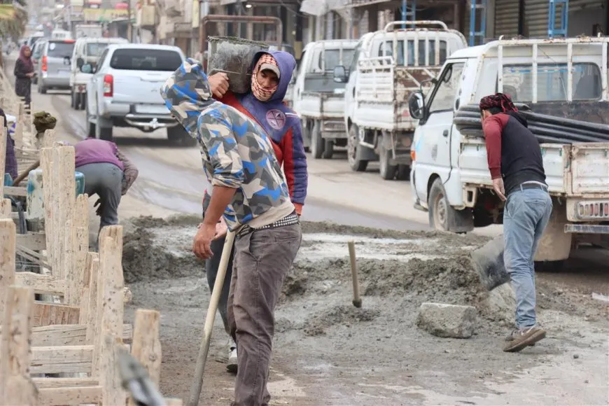 لإضفاء جمالية على مدينة الحسكة البدء بترميم المنصفات وتزويدها بالإنارة