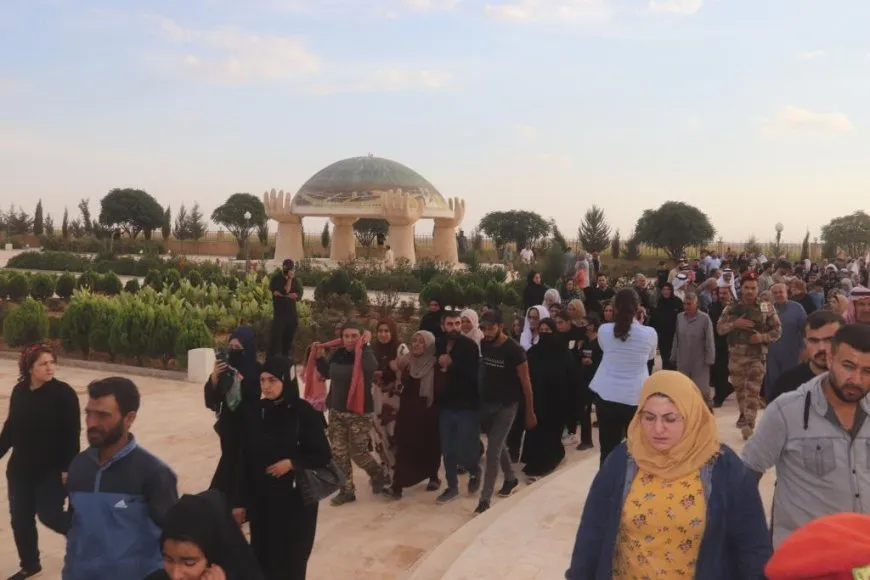 أهالي الرقة يشيعون جثماني شهيدين من مقاتلي قوات سوريا الديمقراطية