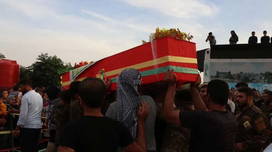 تشييع جثمان الشهيد شاهين شهبا إلى مزار شهداء مقاومة العصر