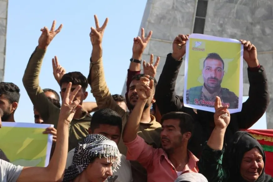 تشييع جثمان الشهيد آواز جيا إلى مثواه الأخير