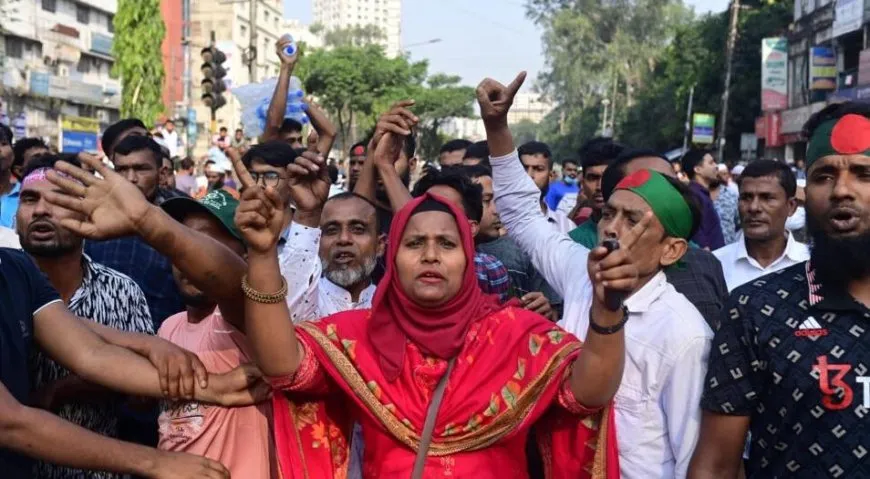 أكثر من 100 ألف متظاهر يطالبون باستقالة رئيسة وزراء بنغلادش