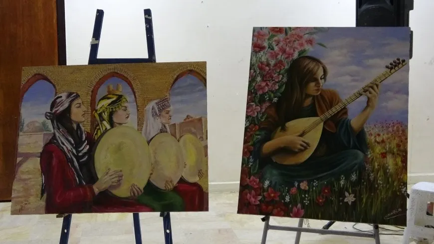 عقب الرقة مركز الهلال الذهبي ينظّم معرضاً للرسم في الطبقة