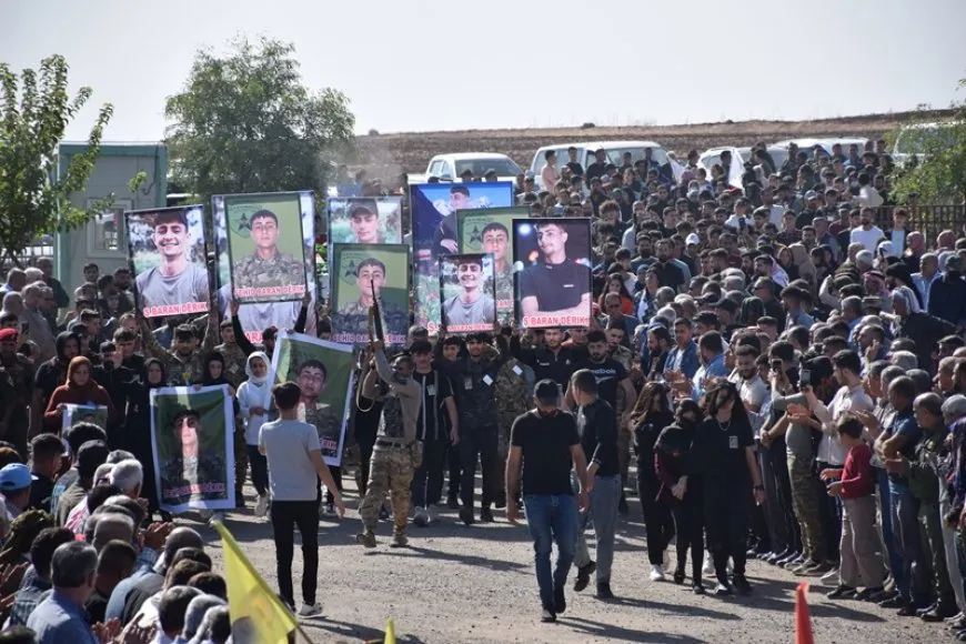 مشيّعون: نحن عشاق الحرية سنناضل لتحقيق أهداف شهدائنا