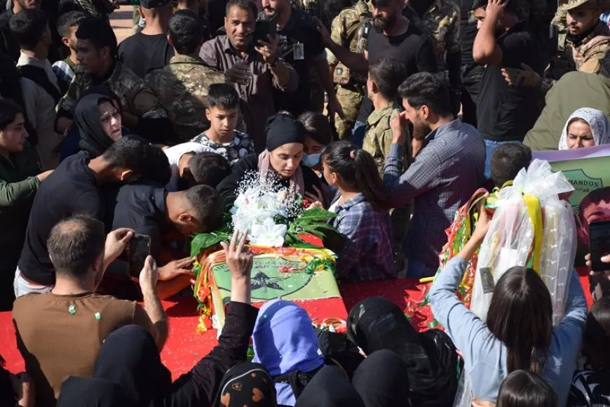 مشيّعون: نحن عشاق الحرية سنناضل لتحقيق أهداف شهدائنا
