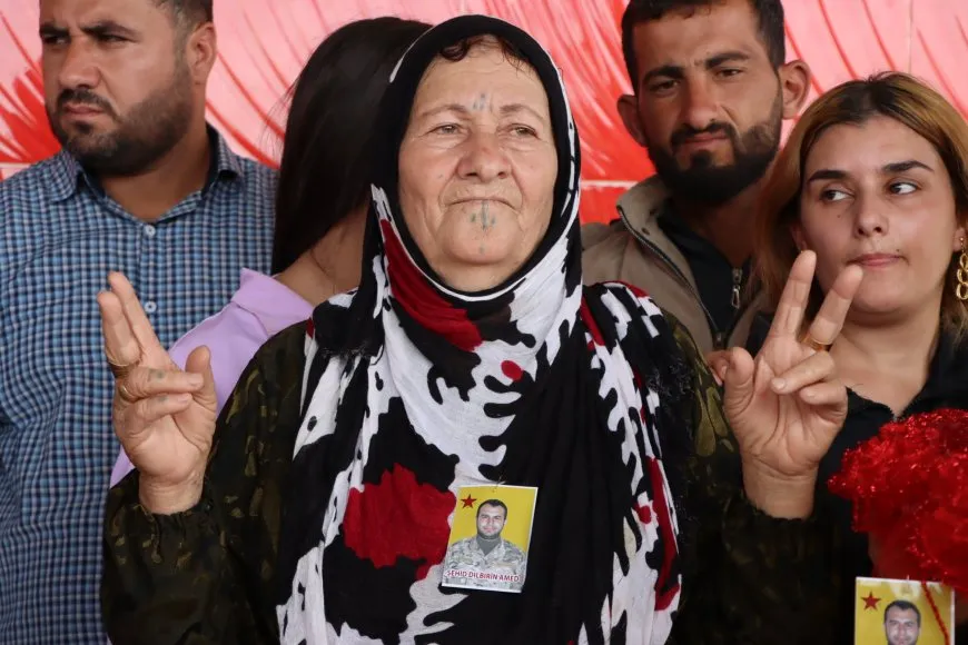 رسائل للوحدة في مراسم الشهيدين دلبرين آمد ودمهات قامشلو