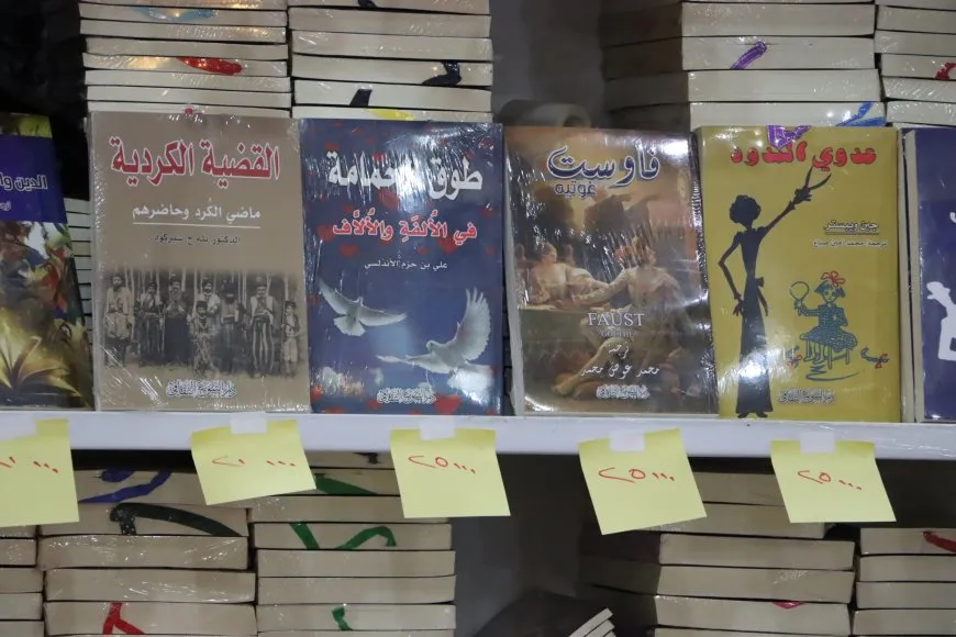معرض الكتاب.. أسعار مرتفعة والجهات المنظمة تسعى إلى دعم القرّاء