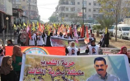 أهالي منبج ودير الزور يجددون المطالبة بالحرية الجسدية للقائد عبد الله أوجلان 