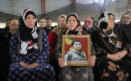 تقديم واجب العزاء لذوي الشهيدة جاندا شيخموس