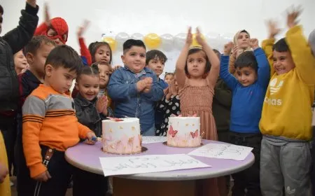 عروض مسرحية وغنائية وتوزيع هدايا بمناسبة يوم الطفل العالمي