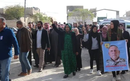 تقديم واجب العزاء لذوي القيادي في مجلس منبج العسكري