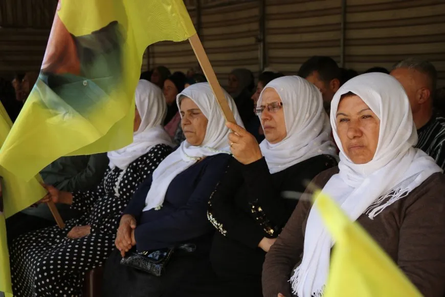 تجديد العهد على تحرير القائد عبد الله أوجلان في فعاليات اليوم الثاني لخيمة الاعتصام