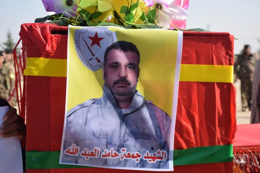 أهالي الشدادي يشيّعون جثمان عضو قوات الحماية الذاتية جمعة العبد الله